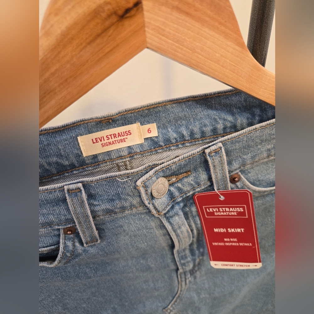 3/55$ - NWT - Levi Strauss Signature Heritage Midi Denim Skirt | Light Wash | - Picture 2 of 6